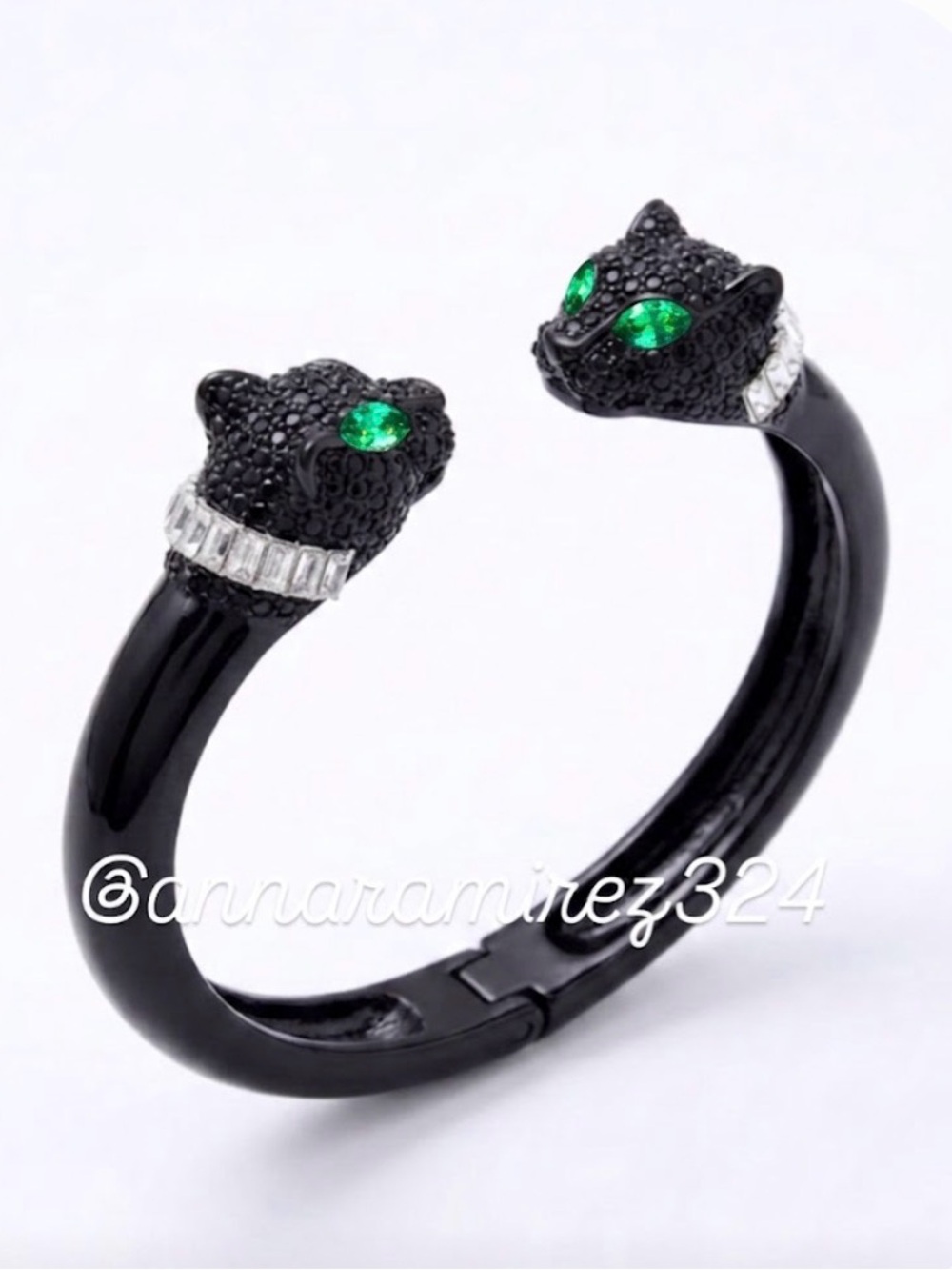 NWT ⚜️🖤⚜️ Betsey Johnson Bejeweled Black Panther Bracelet